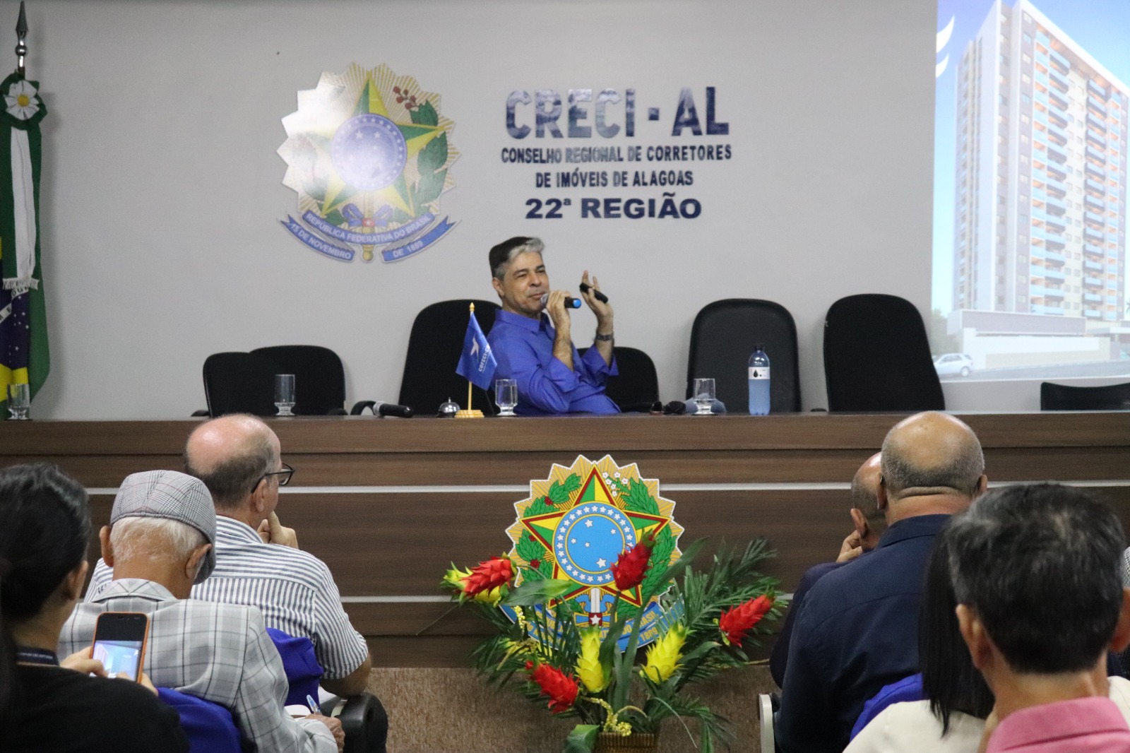 WAGNER CABRAL FAZ A APRESENTAÇÃO DO BRISA DO ATLÂNTICO NO CRECI